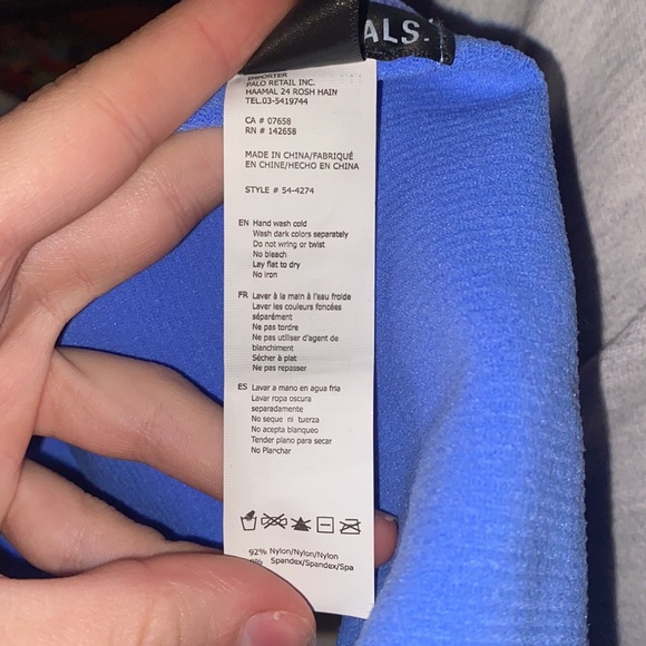 Around the neck cropped shirt - Picture 2 of 3